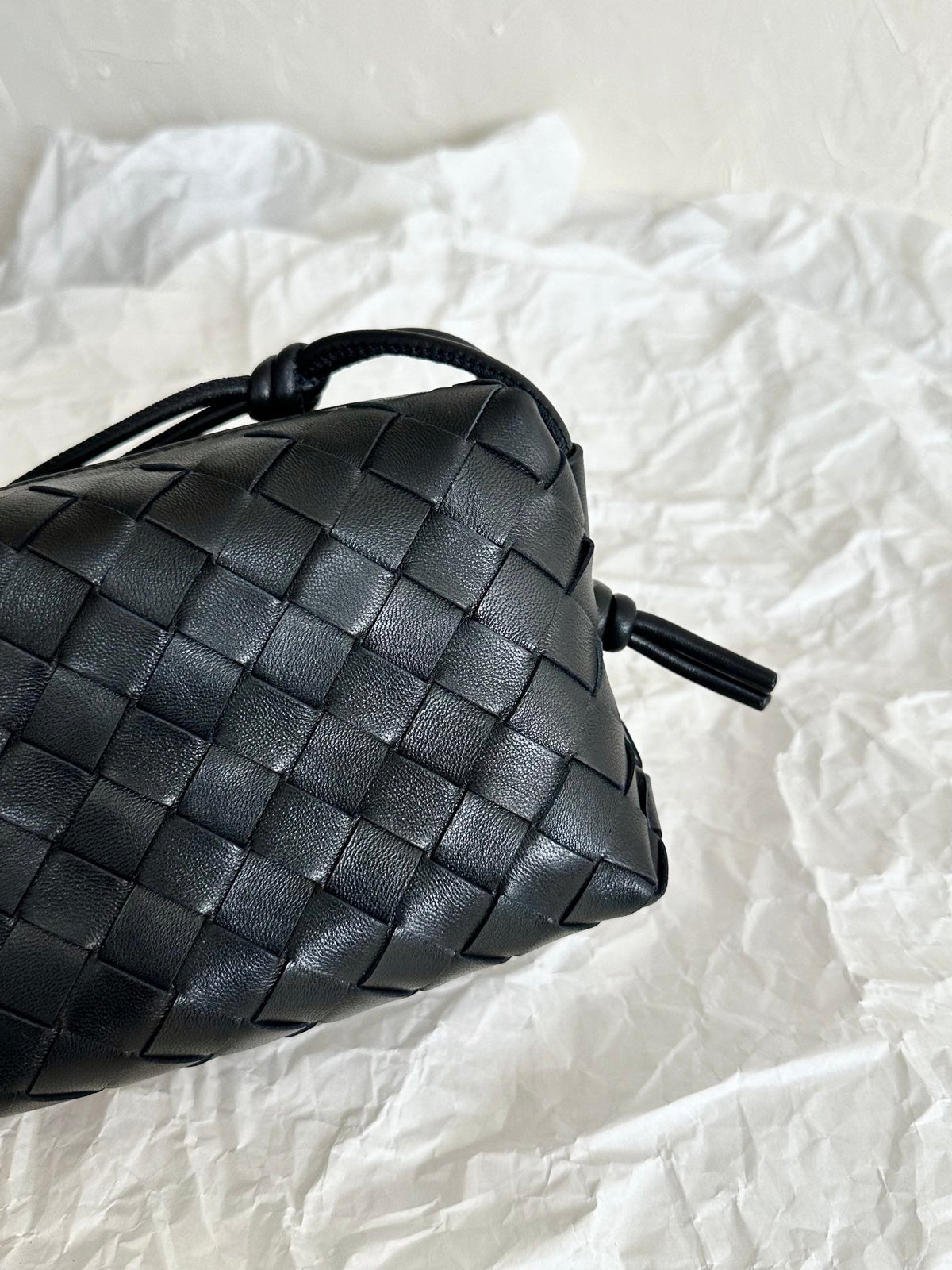 BOTTEGA VENETA BV LOOP MINI 17CM BLACK CALFSKIN