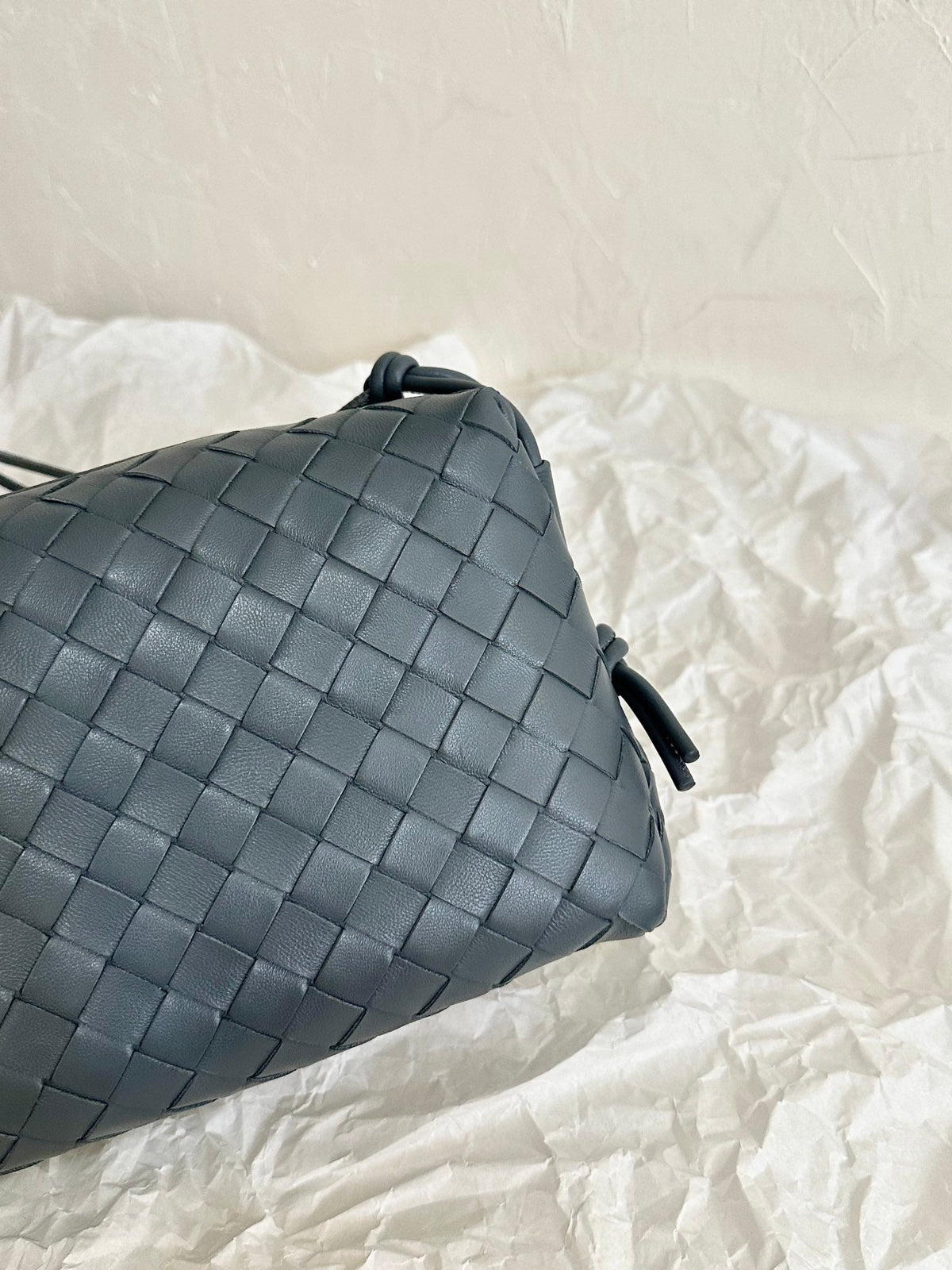 BOTTEGA VENETA BV LOOP SMALL 23CM GREY CALFSKIN