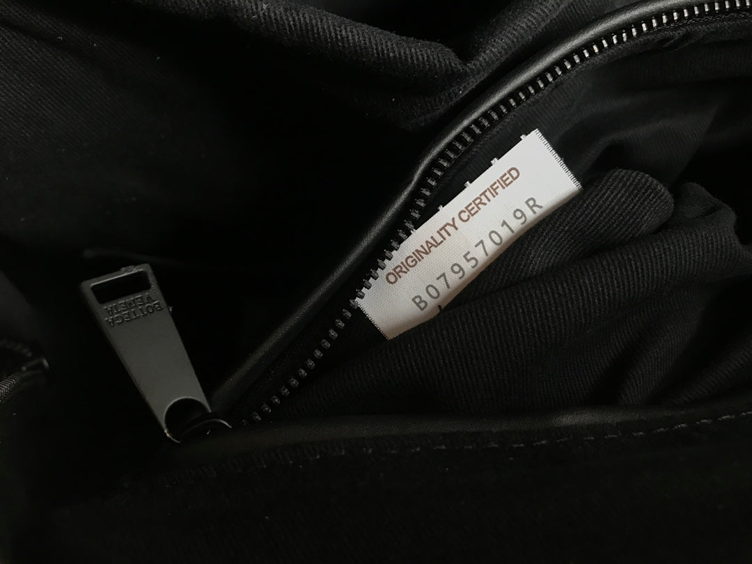 BOTTEGA VENETA SMALL INTRECCIATO 41 BACKPACK IN BLACK CALFSKIN