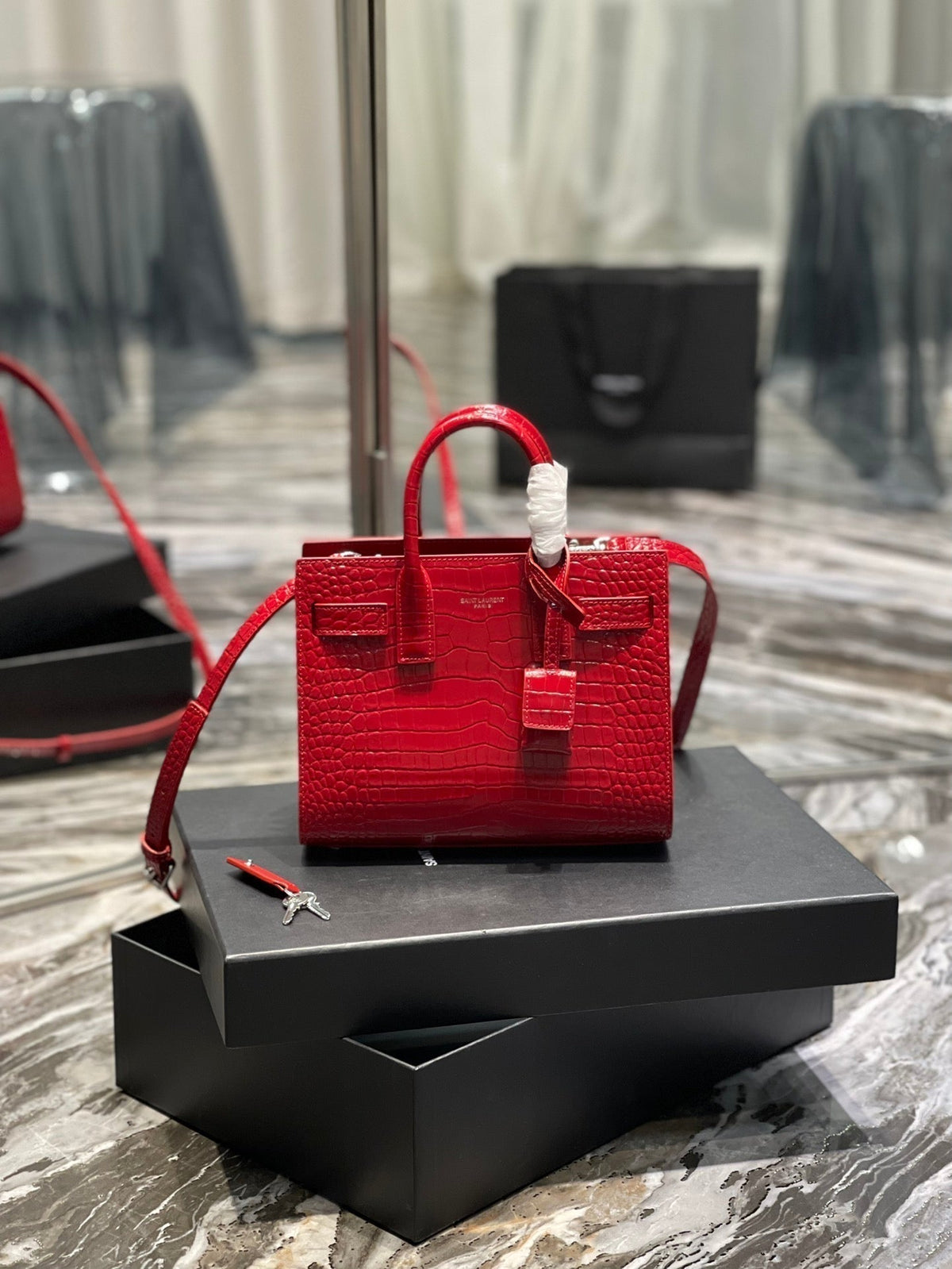 SAINT LAURENT SAC DE JOUR NANO 22 RED CALFSKIN GOLD HARDWARE
