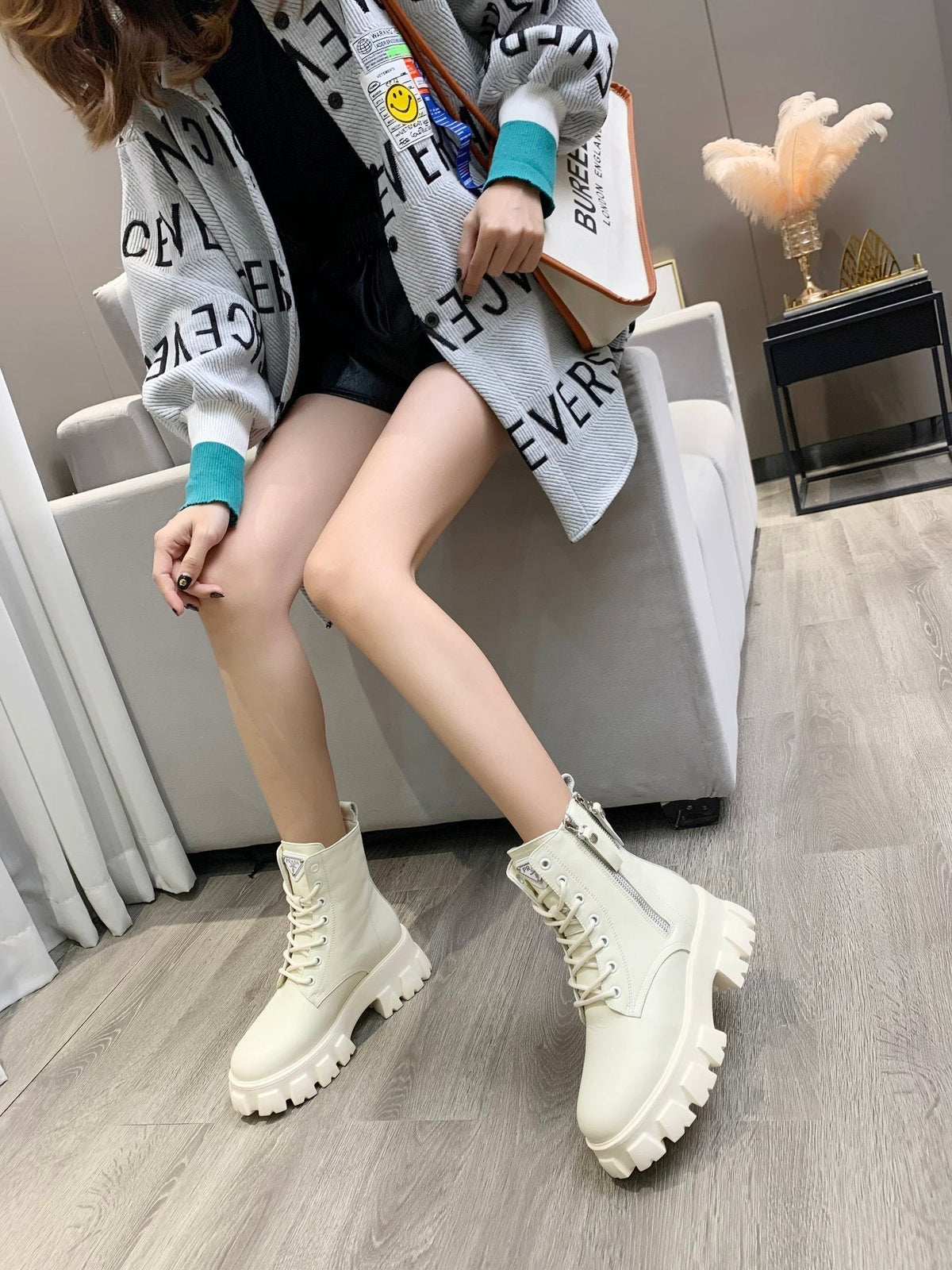 PRADA 25S SNOW BOOTS IN WHITE CALFSKIN