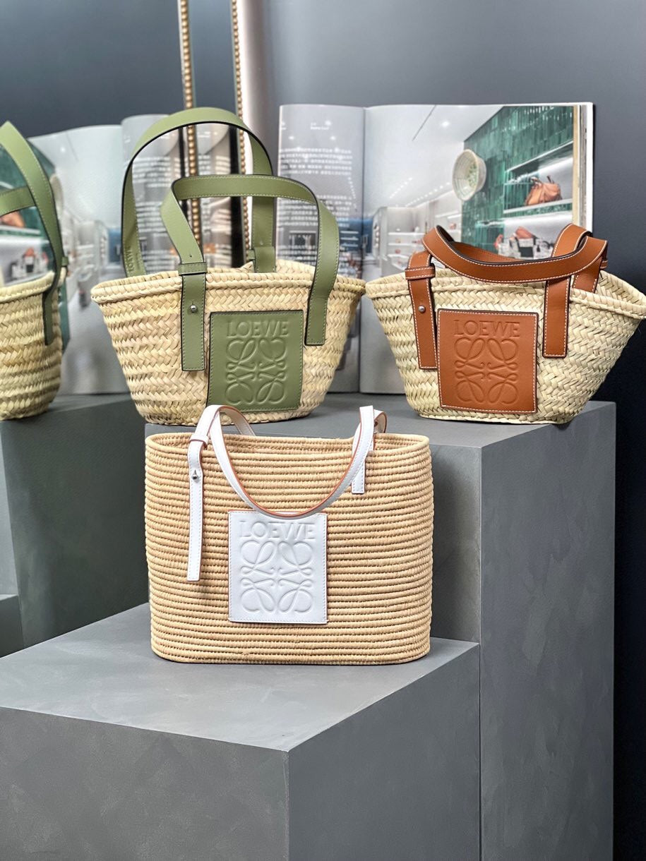 LOEWE SMALL SQUARE 28 BASKET BAG IN RAFFIA AND WHITE CALFSKIN