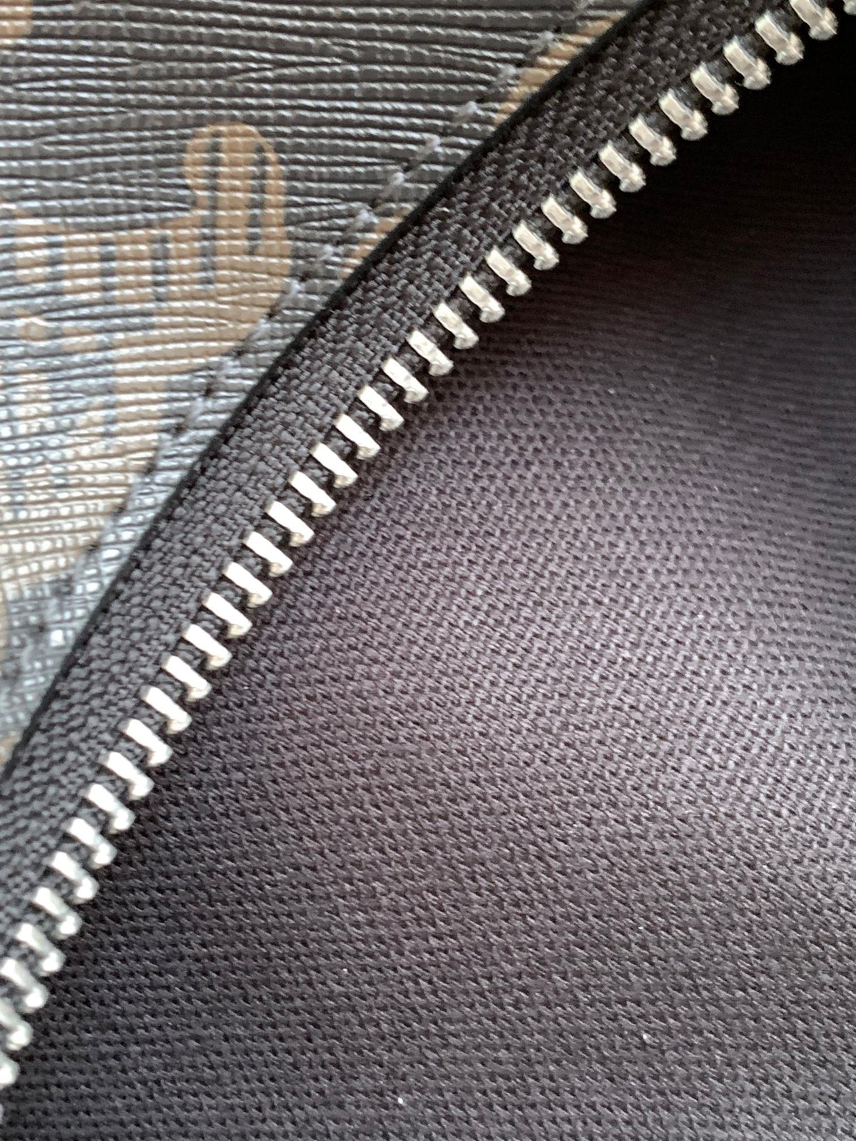 CELINE CYLINDRICAL 22 BAG BLACK BROWN COWHIDE