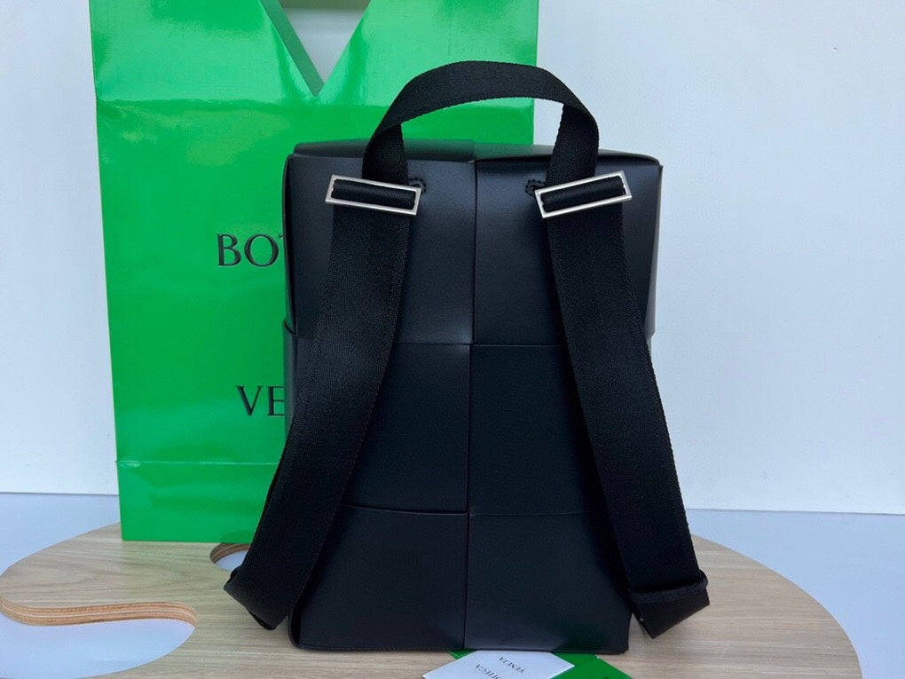 BOTTEGA VENETA WOVEN BACKPACK 34 IN BLACK LAMBSKIN
