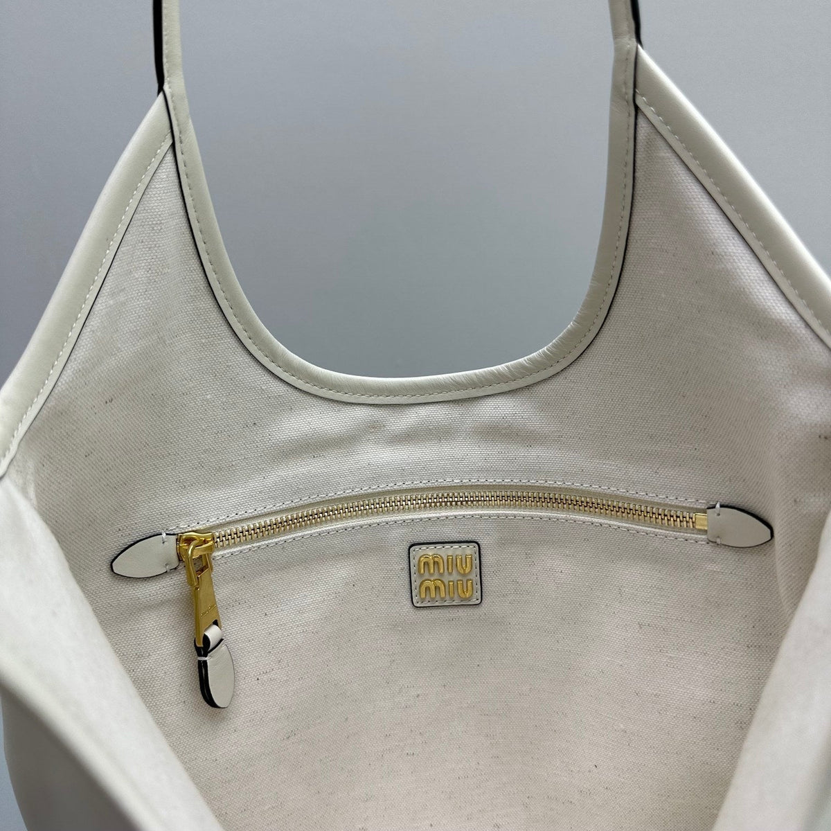MIU MIU HOBO 40 TOTE IN WHITE CALFSKIN