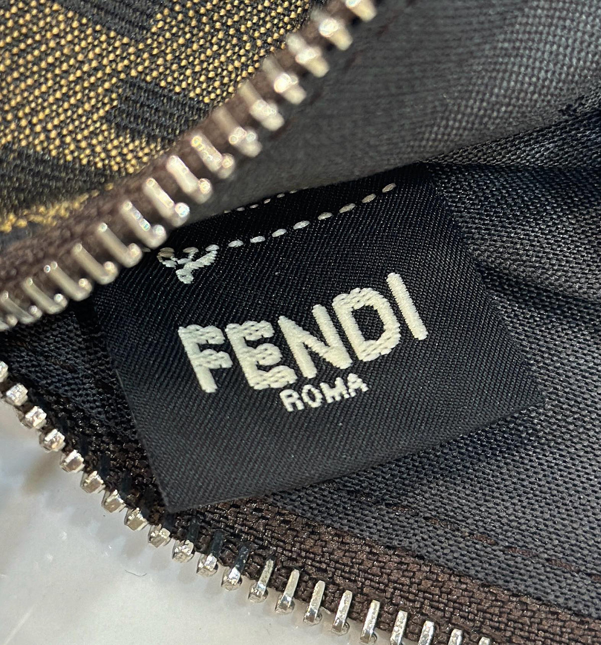 FENDI SHOULDER BAG 19 WITH FF MOTIF IN BROWN JACQUARD FABRIC