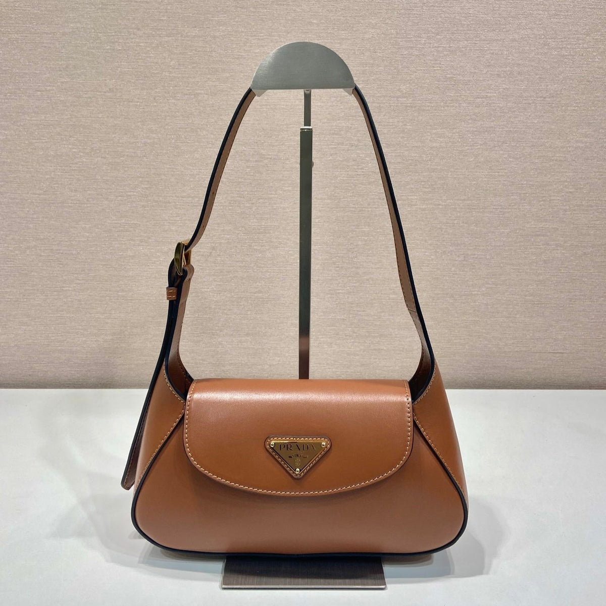 PRADA FLAP BAG 25 IN CINNAMON BROWN SMOOTH CALFSKIN TRIANGLE LOGO