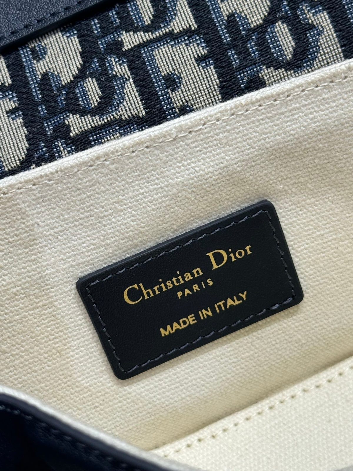 DIOR SMALL 19 MONTAIGNE AVENUE TOP HANDLE BAG BLUE OBLIQUE JACQUARD AND BLACK SMOOTH CALFSKIN 221158