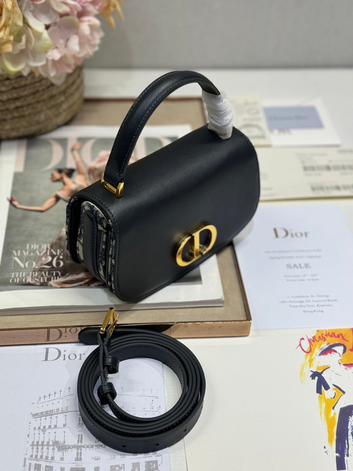DIOR SMALL 19 MONTAIGNE AVENUE TOP HANDLE BAG BLUE OBLIQUE JACQUARD AND BLACK SMOOTH CALFSKIN 221158