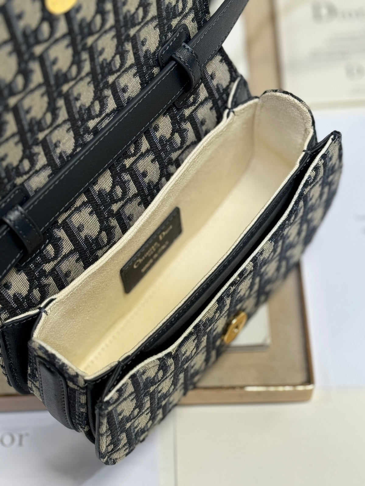 DIOR SMALL 19 MONTAIGNE AVENUE TOP HANDLE BAG BLUE OBLIQUE JACQUARD AND BLACK SMOOTH CALFSKIN 221158