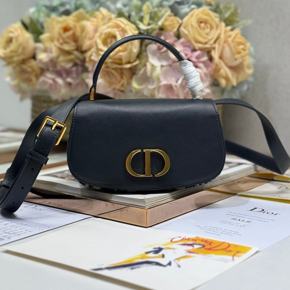 DIOR SMALL 19 MONTAIGNE AVENUE TOP HANDLE BAG BLUE OBLIQUE JACQUARD AND BLACK SMOOTH CALFSKIN 221158