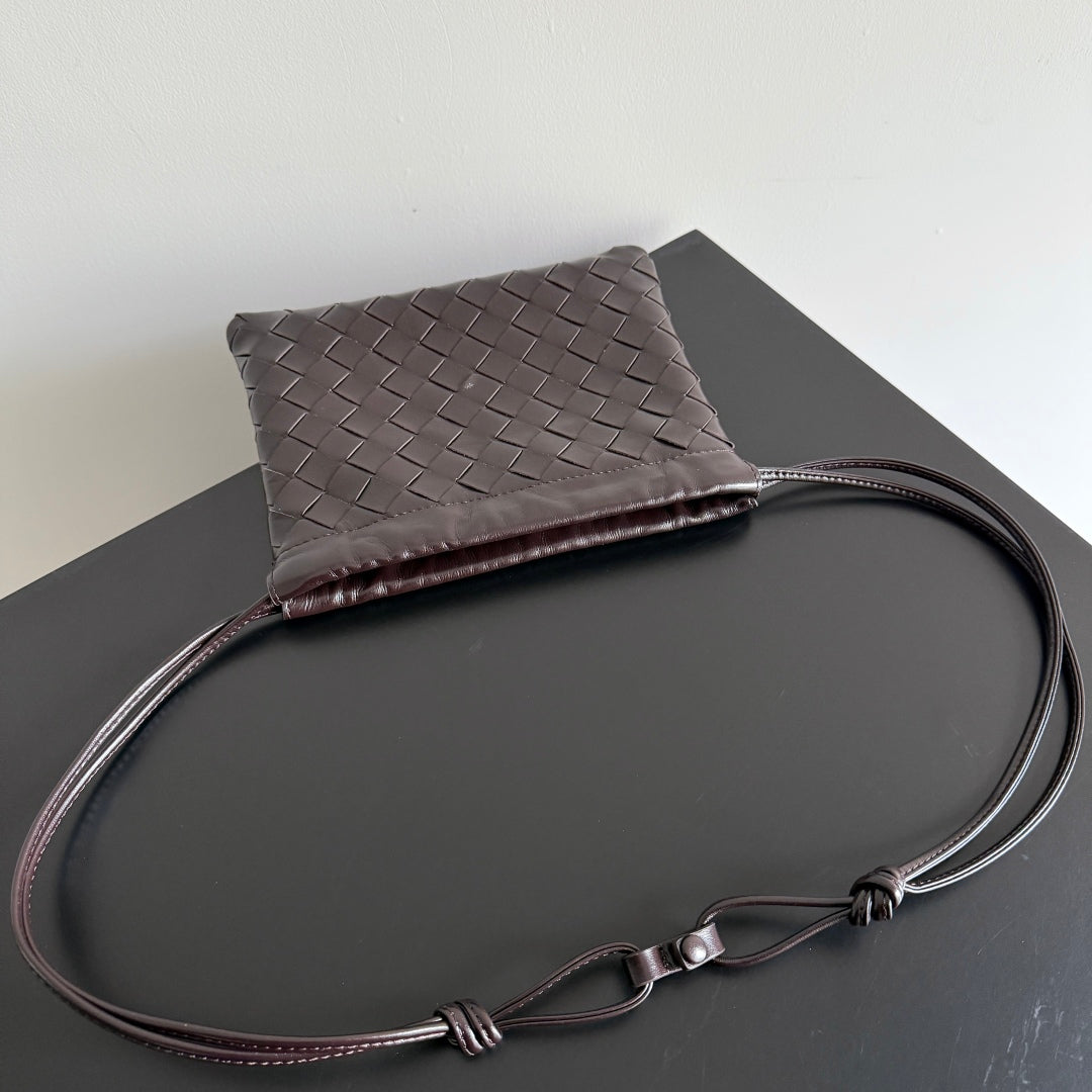 BOTTEGA VENETA SMALL DUSTBAG 21 IN DARK BROWN LAMBSKIN