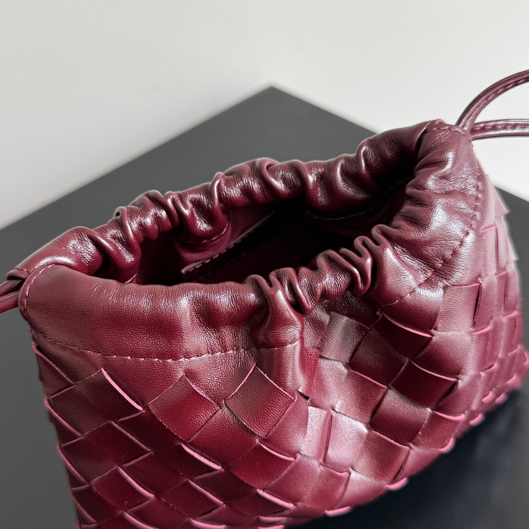 BOTTEGA VENETA SMALL DUSTBAG 21 IN BURGUNDY LAMBSKIN
