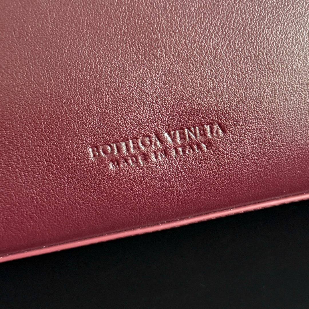 BOTTEGA VENETA MEDIUM CIAO CIAO 34 IN BURGUNDY CALFSKIN