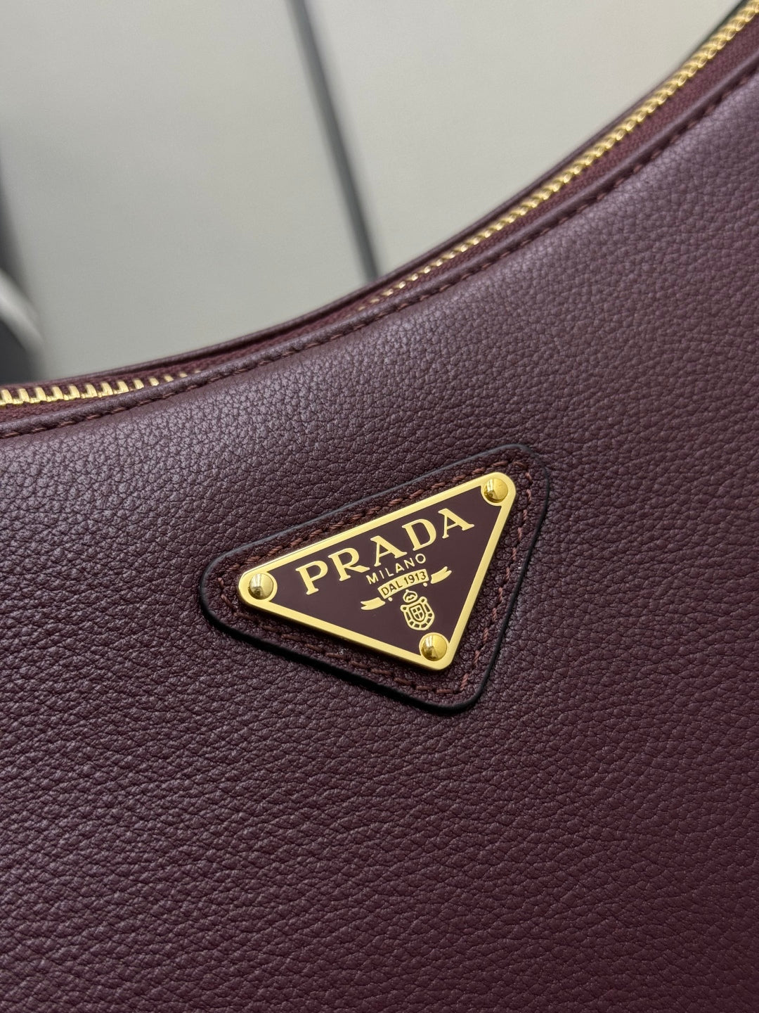 PRADA 25S AIMEE MEDIUM SHOULDER BAG 39 IN BURGUNDY CALFSKIN