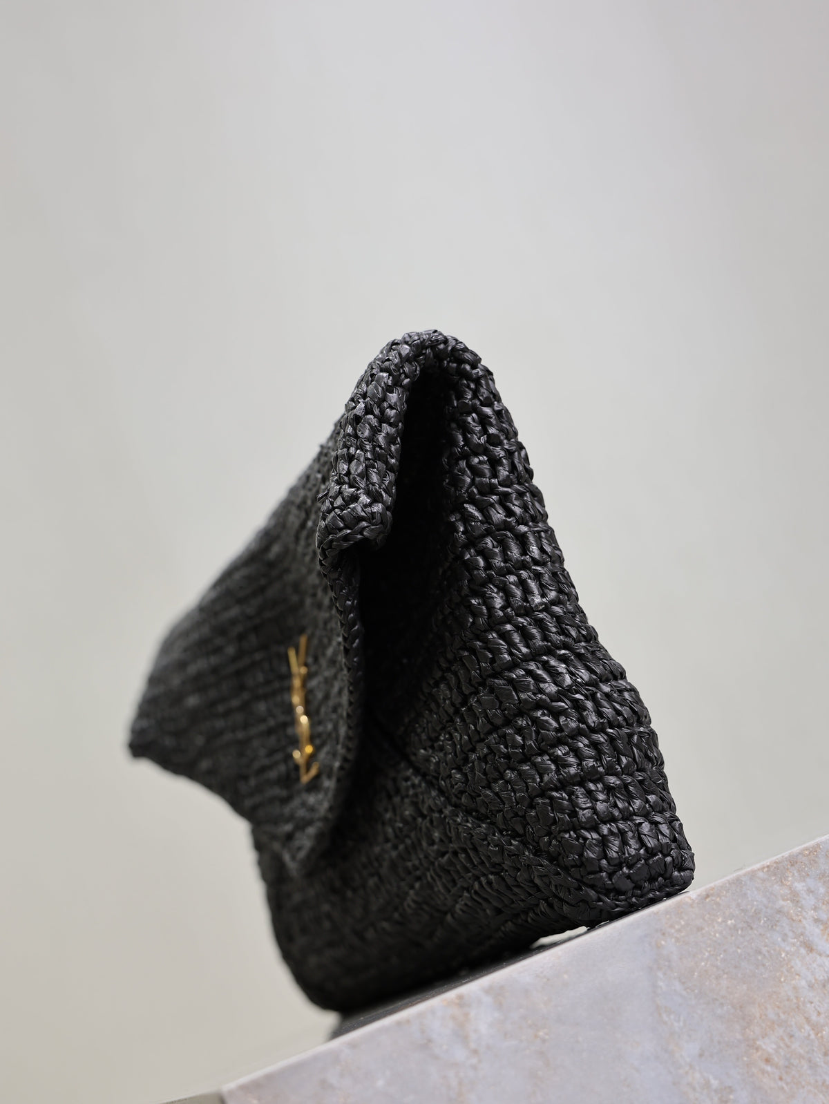 SAINT LAURENT YSL 25S CASSANDRE LARGE ENVELOPE POUCH 29 IN BLACK RAFFIA GOLD HARDWRE