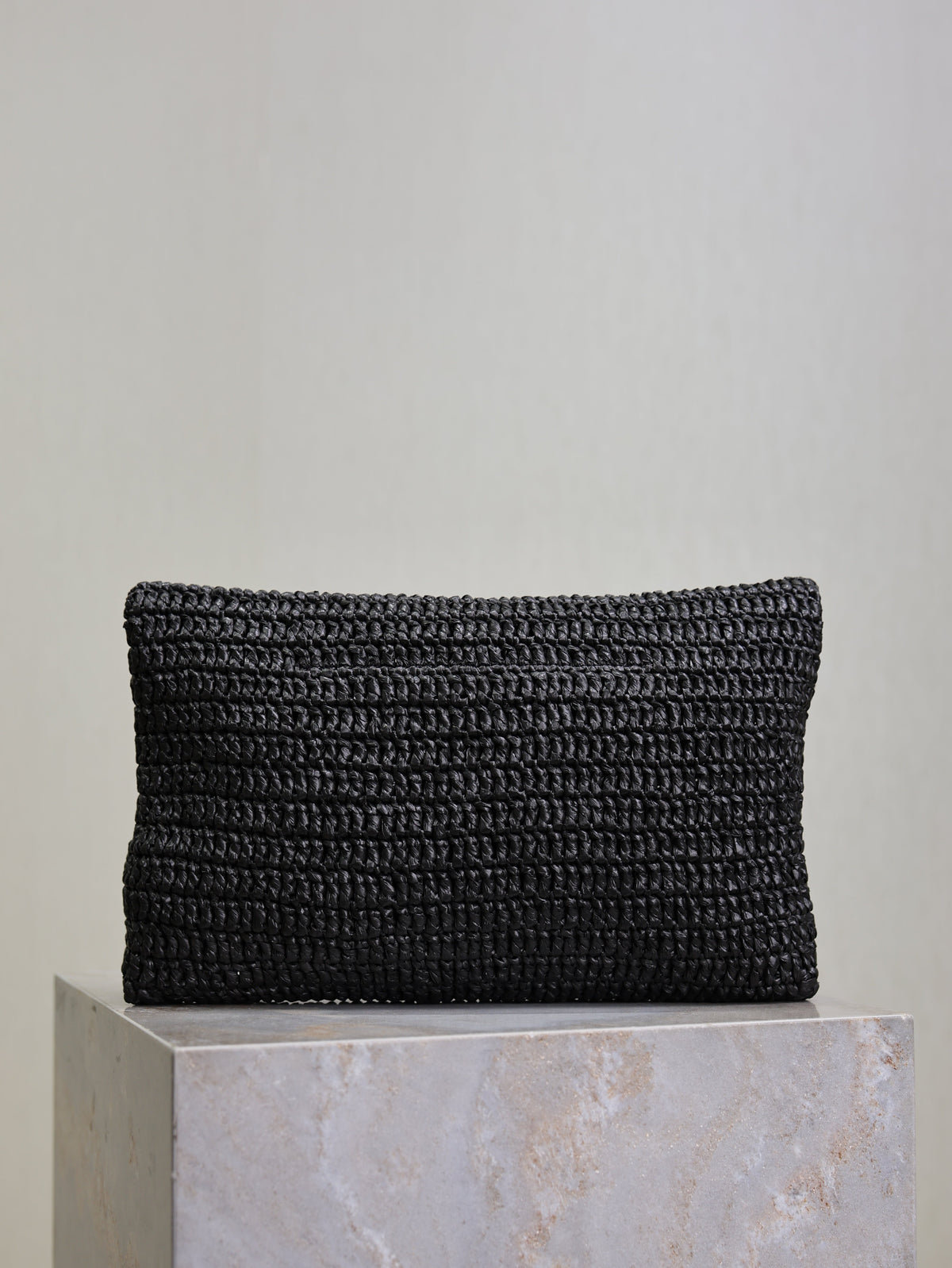 SAINT LAURENT YSL 25S CASSANDRE LARGE ENVELOPE POUCH 29 IN BLACK RAFFIA GOLD HARDWARE