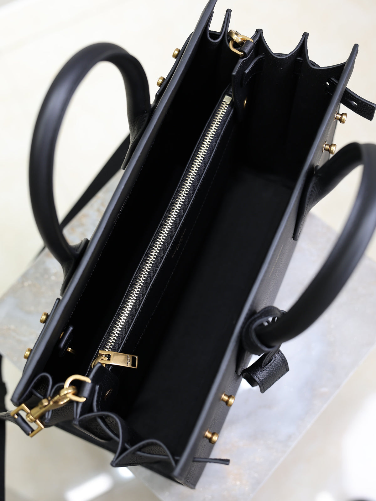 SAINT LAURENT YSL 25S SAC DE JOUR GM 32 IN BLACK SUPPLE GRAINED CALFSKIN GOLD HARDWARE