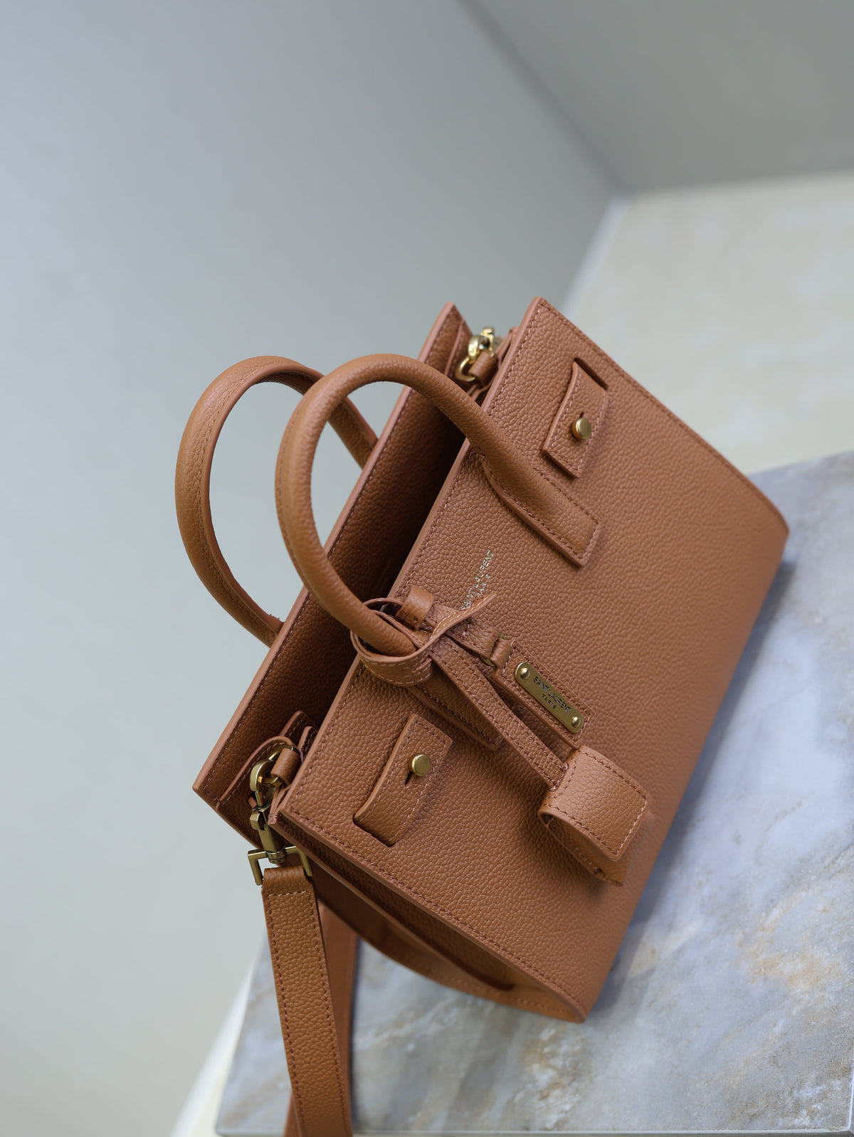 SAINT LAURENT YSL 25S SAC DE JOUR MM 26 IN CHESTNUT BROWN SUPPLE GRAINED CALFSKIN