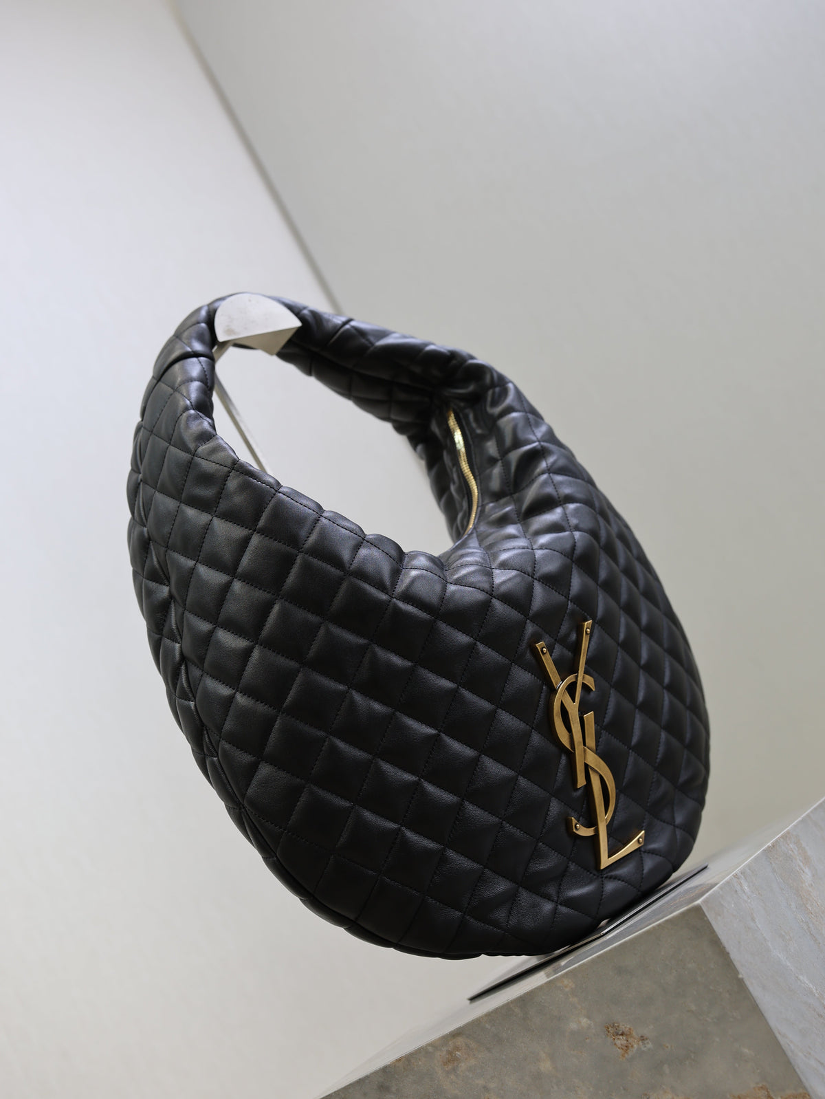 SAINT LAURENT YSL 25S ICARE HOBO 44 IN BLACK QUILTED CALFSKIN GOLD HARDWARE
