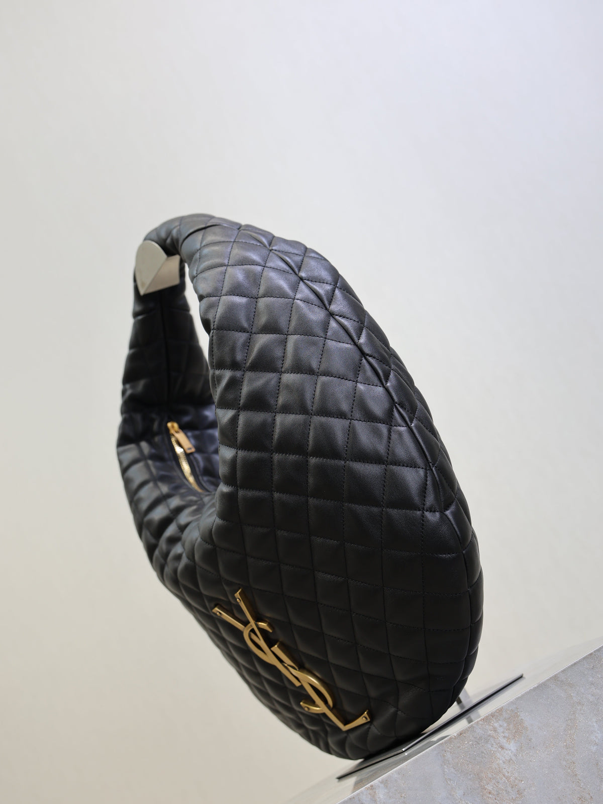 SAINT LAURENT YSL 25S ICARE HOBO 44 IN BLACK QUILTED CALFSKIN GOLD HARDWARE