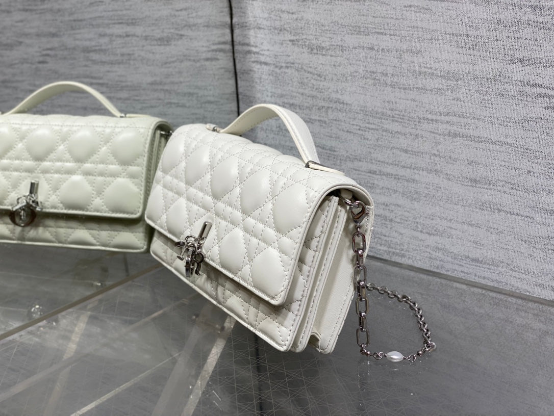 DIOR 25S TALK PHONE POUCH 21 IN WHITE CANNAGE LAMBSKIN SILVER HARDWRE