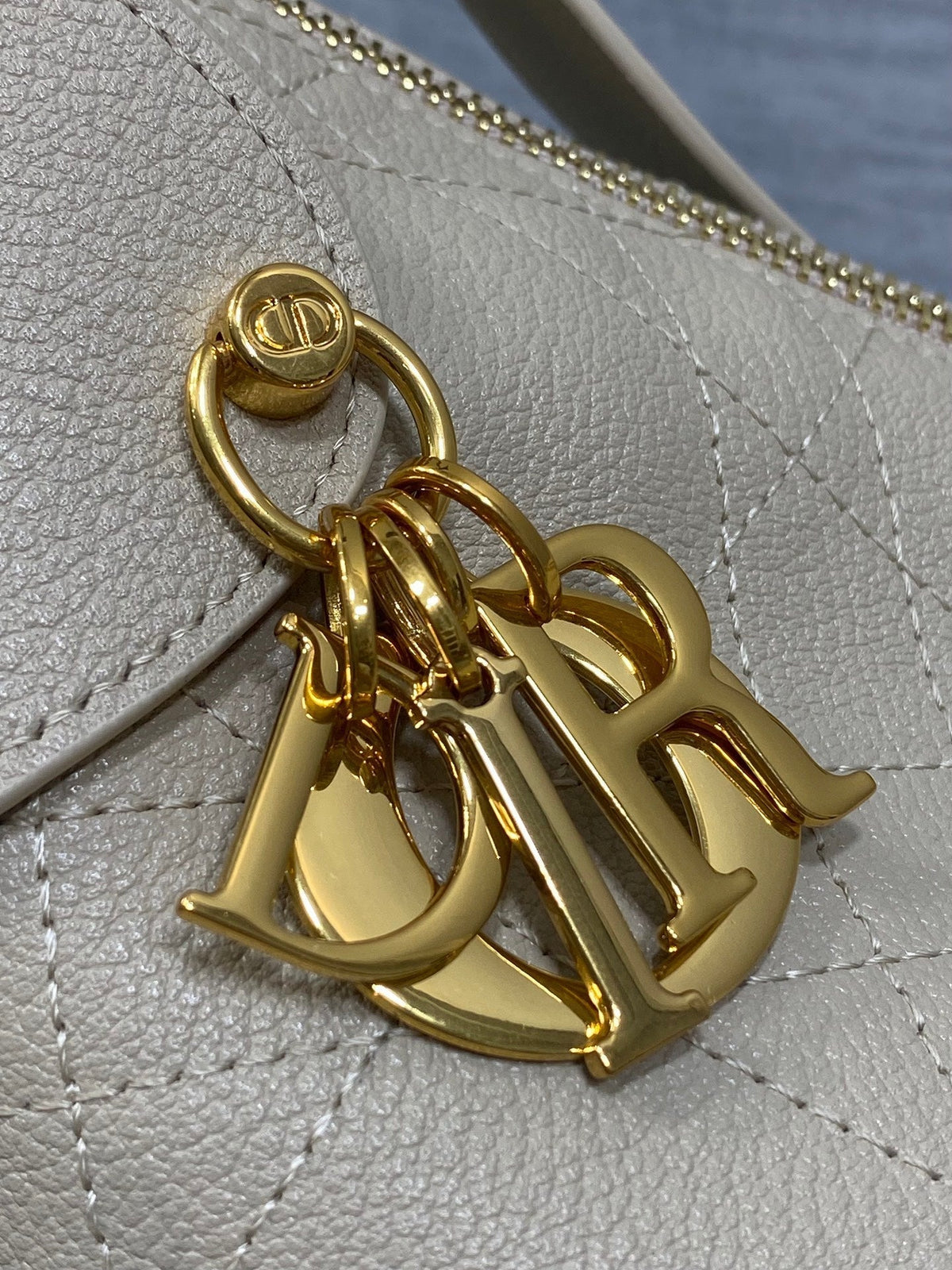 DIOR 25S VOYAGE BAG 34 IN POWDER BEIGE FLAT MACROCANNAGE GRAINED CALFSKIN