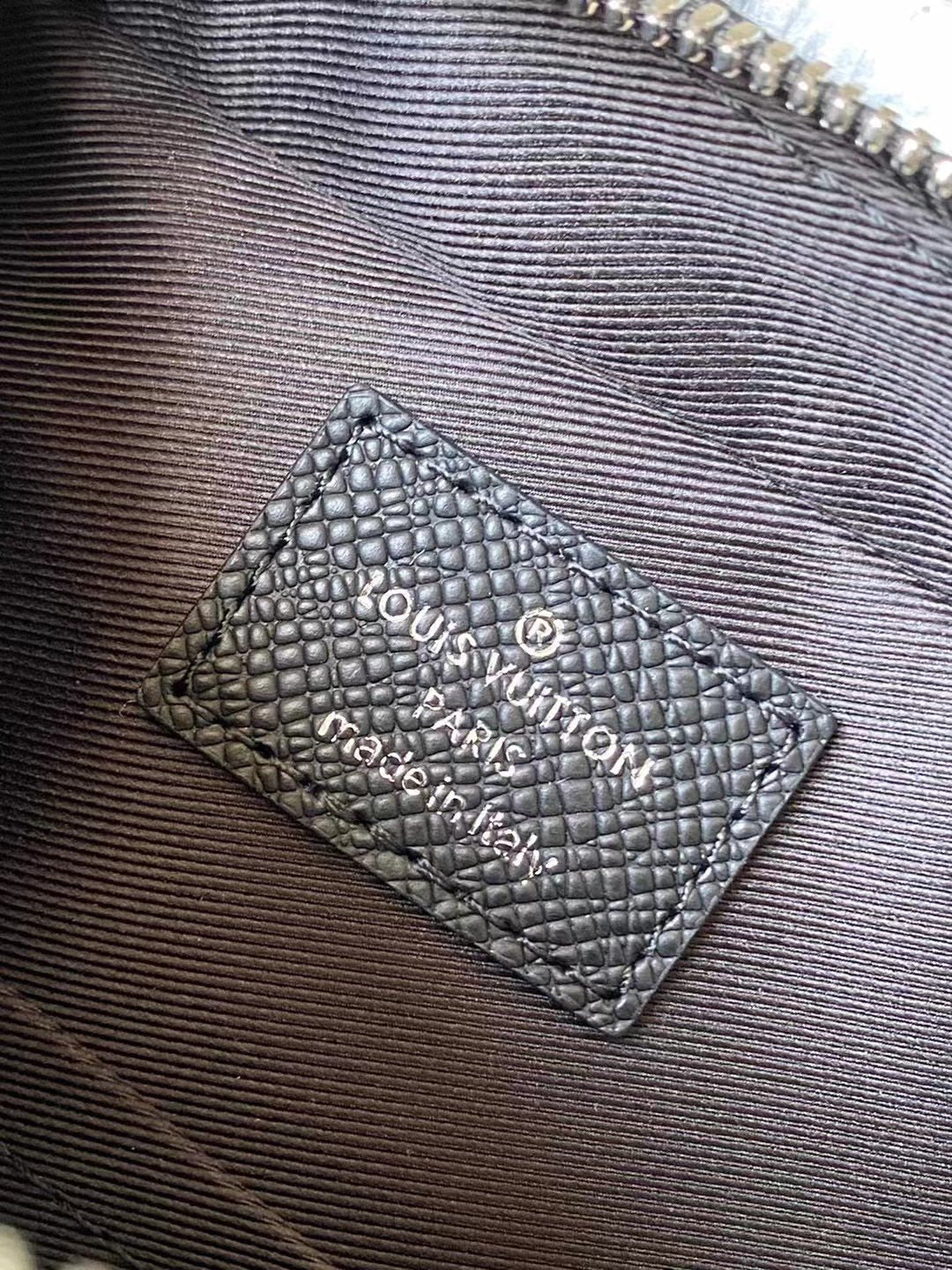 LOUIS VUITTON AVENUE MESSENGER 22 IN BLACK CALFSKIN