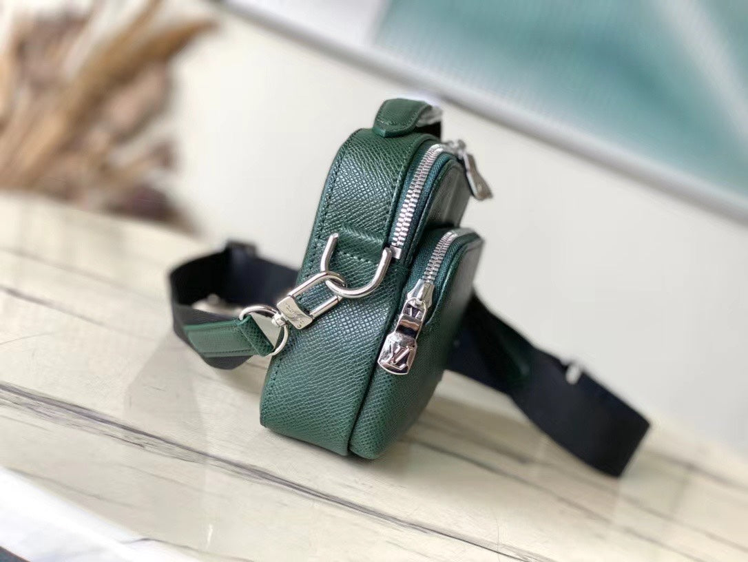 LOUIS VUITTON AVENUE MESSENGER 22 IN FOREST GREEN CALFSKIN