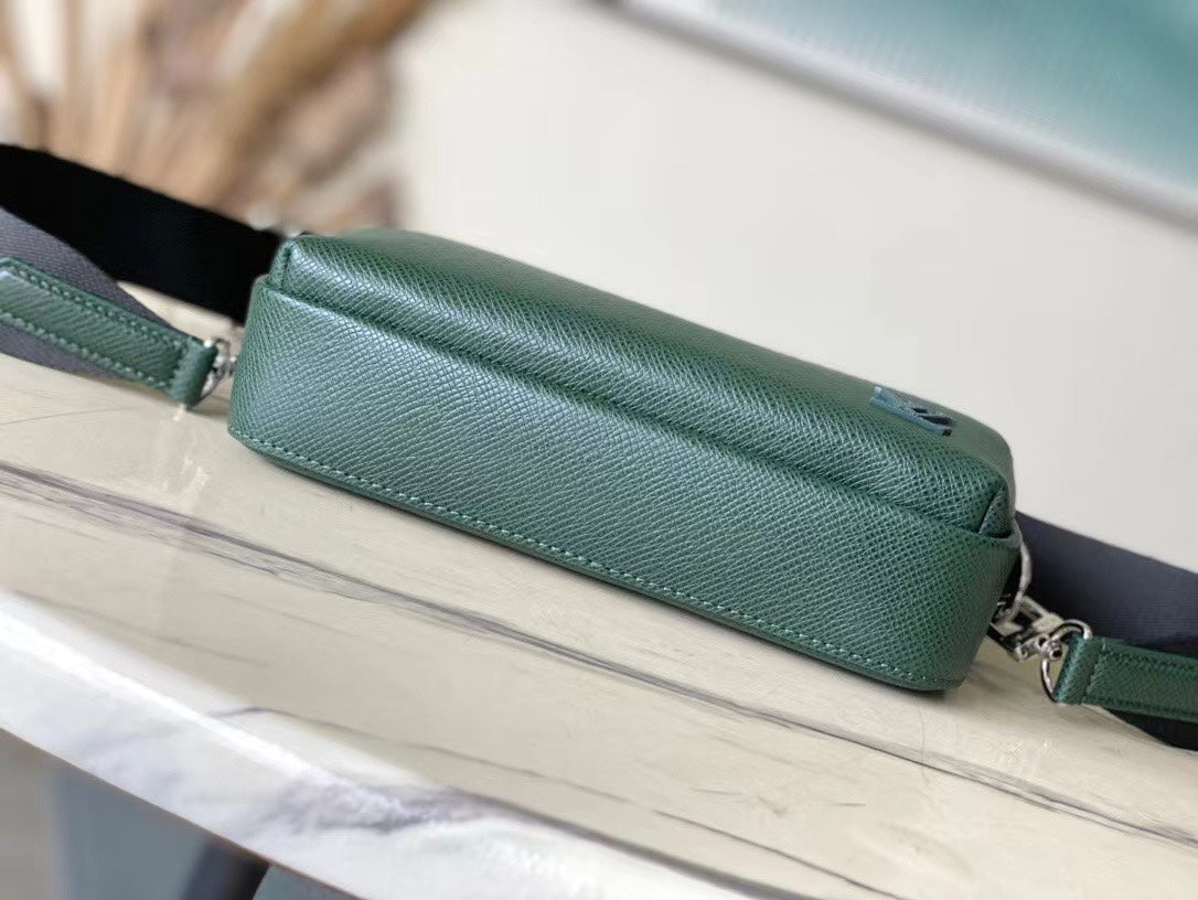 LOUIS VUITTON AVENUE MESSENGER 22 IN FOREST GREEN CALFSKIN