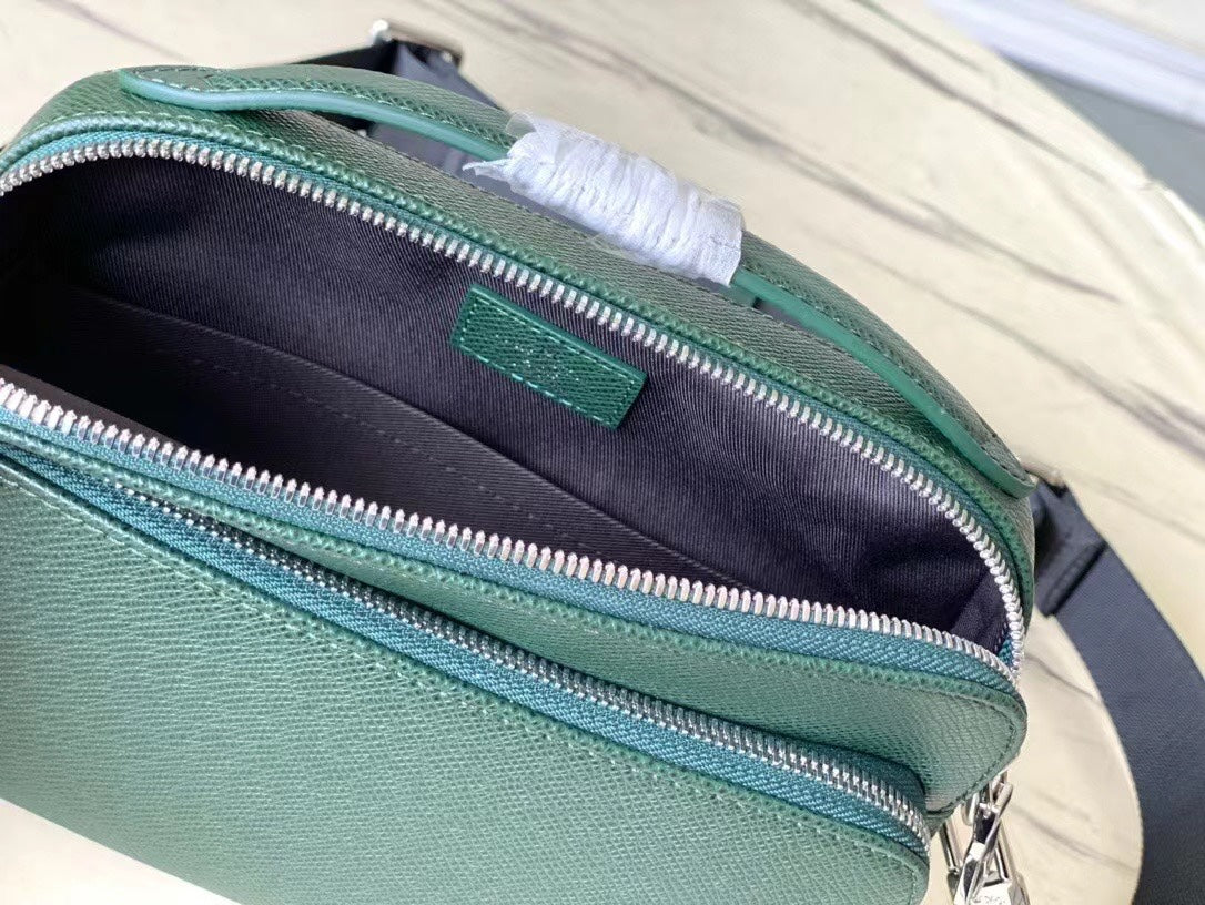 LOUIS VUITTON AVENUE MESSENGER 22 IN FOREST GREEN CALFSKIN
