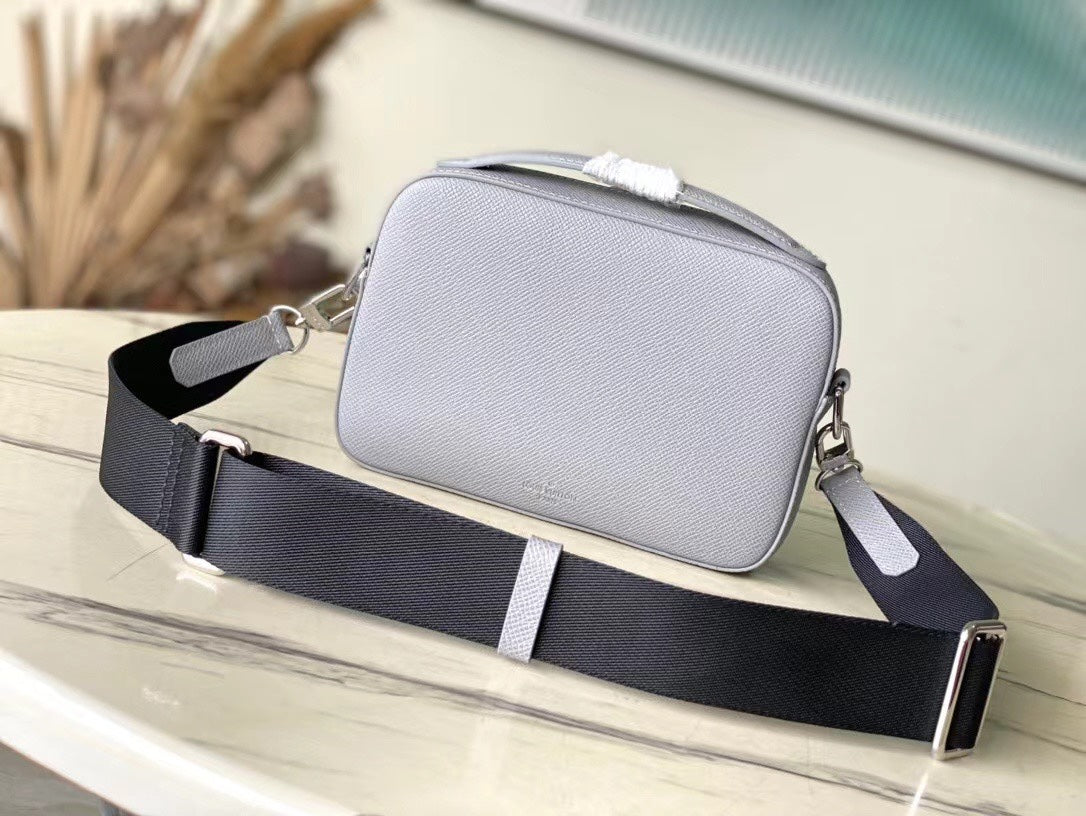 LOUIS VUITTON AVENUE MESSENGER 22 IN HARBOR GRAY CALFSKIN