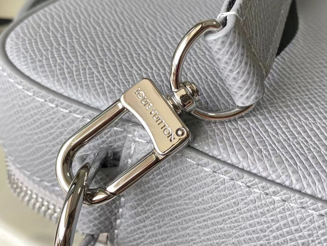 LOUIS VUITTON AVENUE MESSENGER 22 IN HARBOR GRAY CALFSKIN