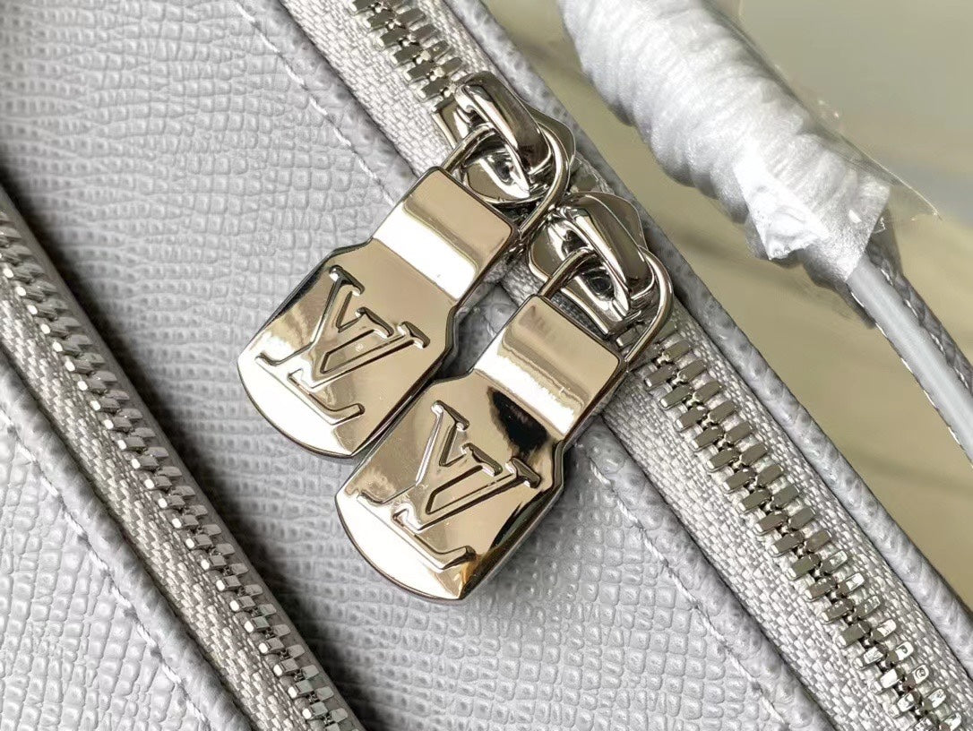 LOUIS VUITTON AVENUE MESSENGER 22 IN HARBOR GRAY CALFSKIN