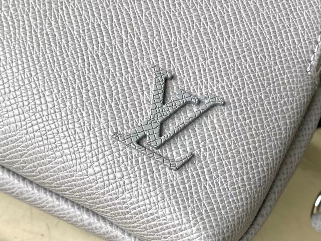 LOUIS VUITTON AVENUE MESSENGER 22 IN HARBOR GRAY CALFSKIN