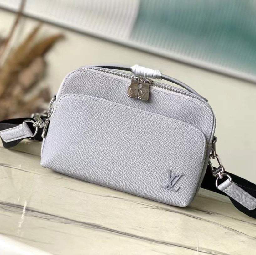 LOUIS VUITTON AVENUE MESSENGER 22 IN HARBOR GRAY CALFSKIN