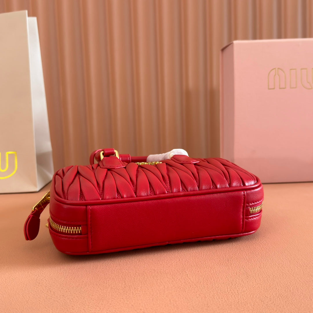 MIU MIU ARCADIE MINI BAG 19 VERMELHO IN MATELASSÉ NAPPA LEATHER