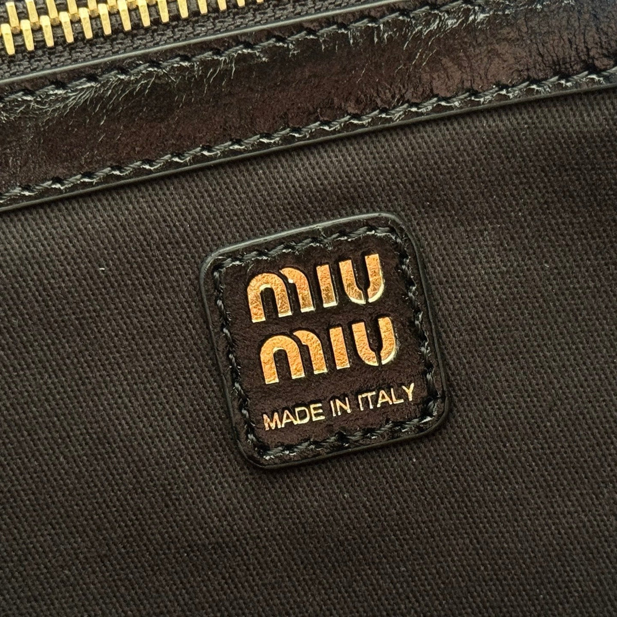 MIU MIU MIUMIU 26S IVY 40 TOTE IN BLACK PATENT CALFSKIN