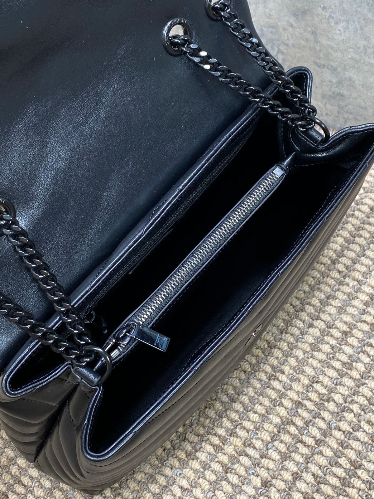 SAINT LAURENT LOULOU SHOULDER BAG 32 IN BLACK QUILTED LAMBSKIN BLACK HARDWARE