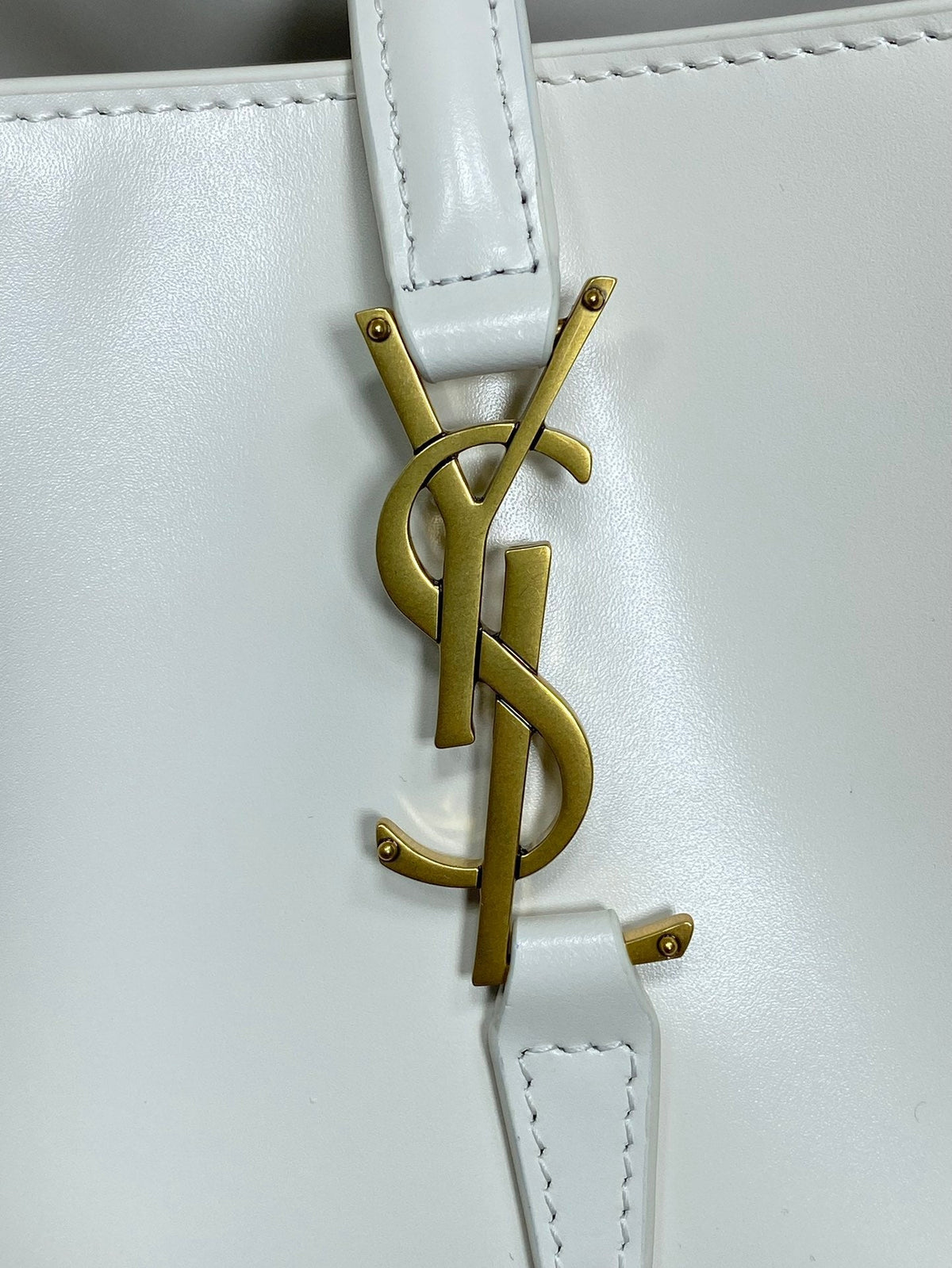 SAINT LAURENT LE 37 MEDIUM BUCKET BAG 25 IN WHITE CALFSKIN GOLD HARDWARE