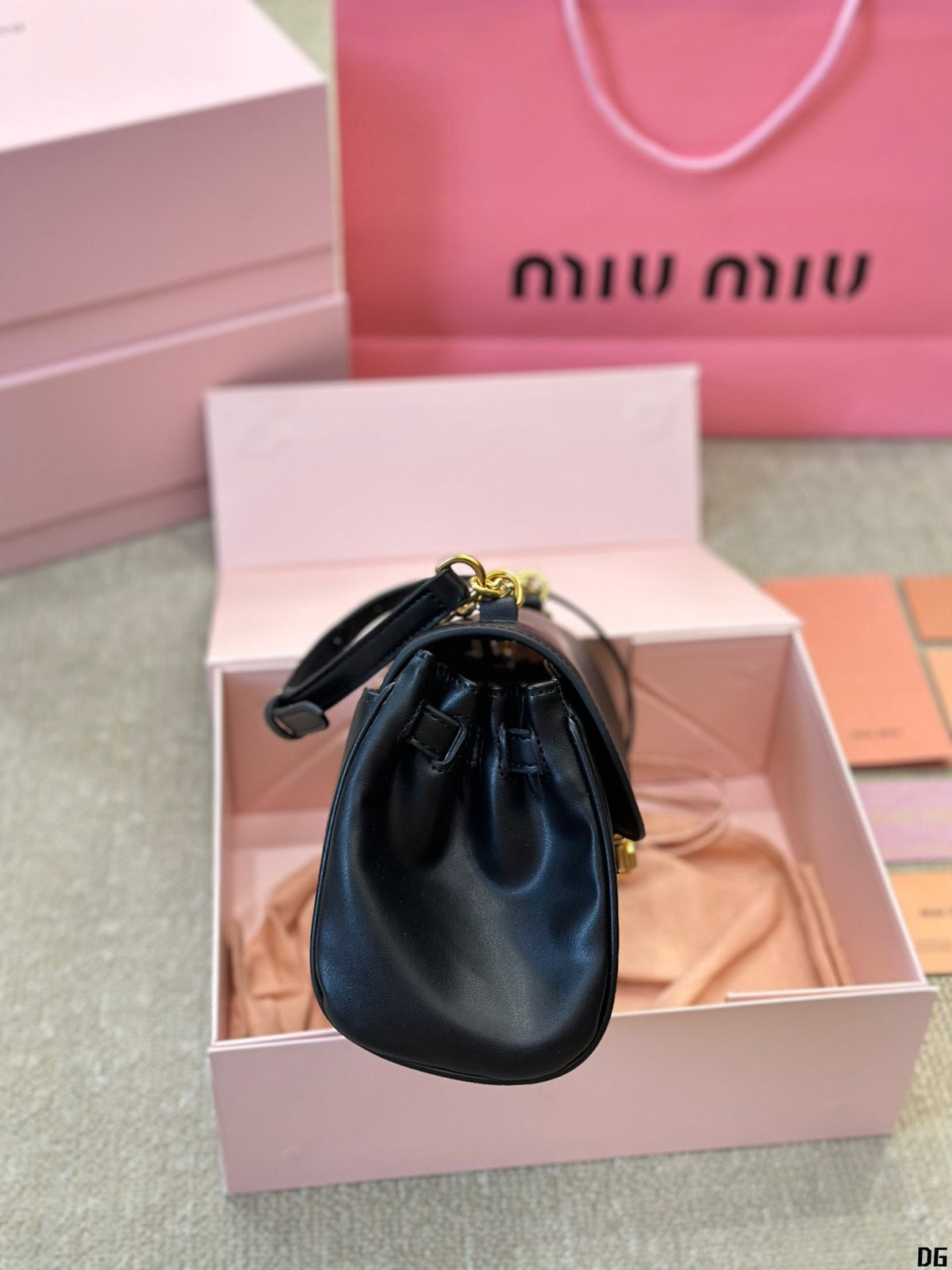 MIU MIU SHOULDER BAG 25 IN BLACK CALFSKIN GOLD HARDWARE