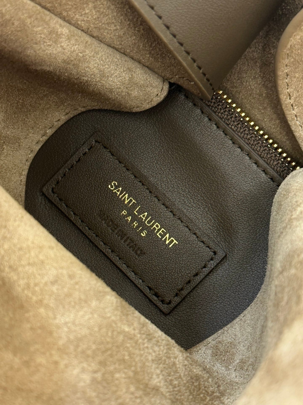 SAINT LAURENT LE 5 À 7 SUPPLE SMALL 22 IN PEANUT BROWN SUEDE