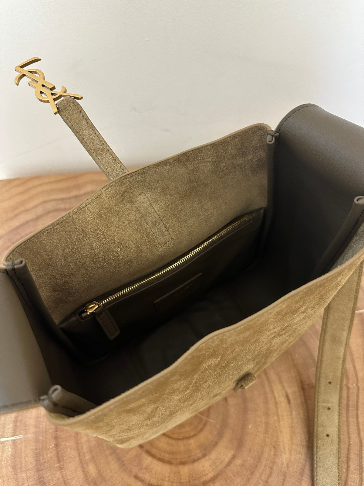 SAINT LAURENT LE 5 À 7 SUPPLE SMALL 22 IN PEANUT BROWN SUEDE