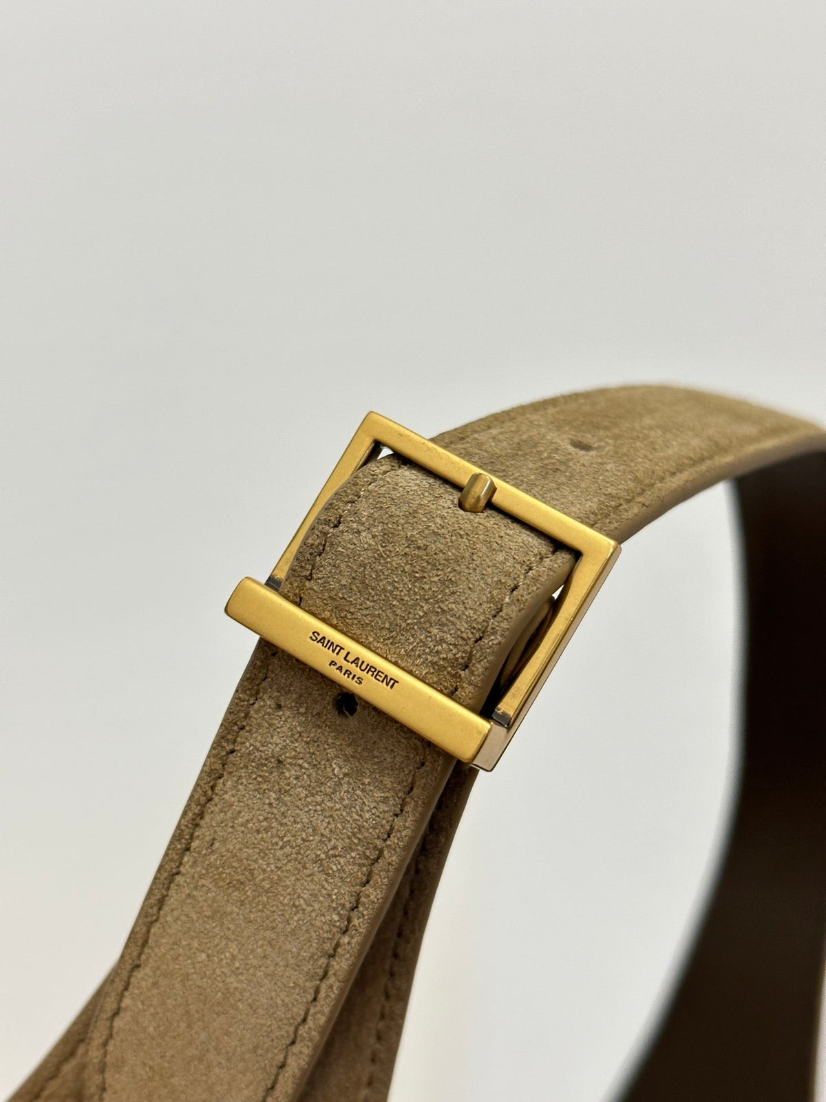 SAINT LAURENT LE 5 À 7 SUPPLE SMALL 22 IN PEANUT BROWN SUEDE