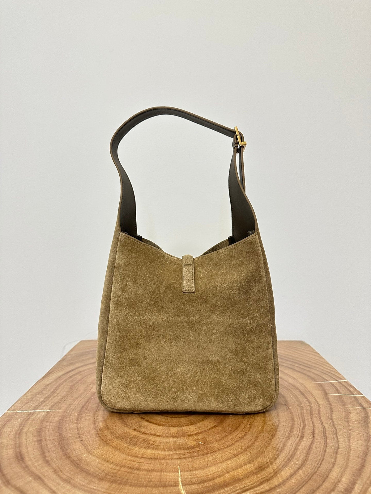 SAINT LAURENT LE 5 À 7 SUPPLE SMALL 22 IN PEANUT BROWN SUEDE
