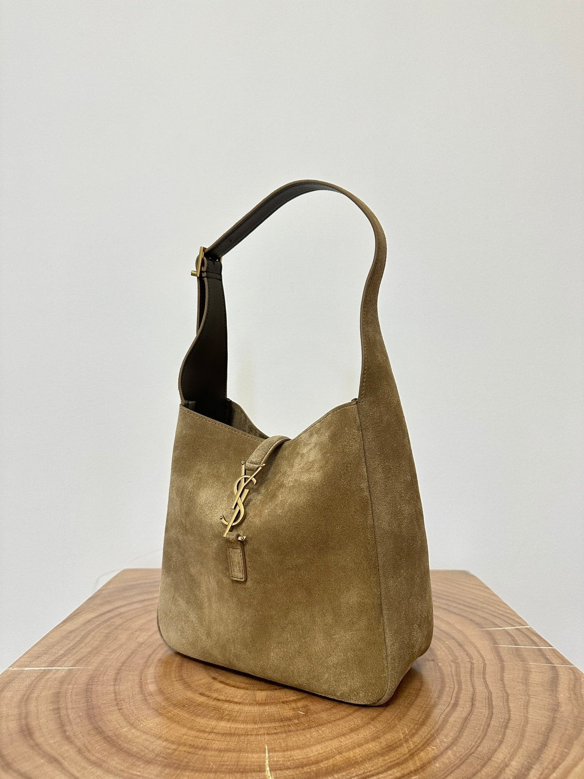 SAINT LAURENT LE 5 À 7 SUPPLE SMALL 22 IN PEANUT BROWN SUEDE