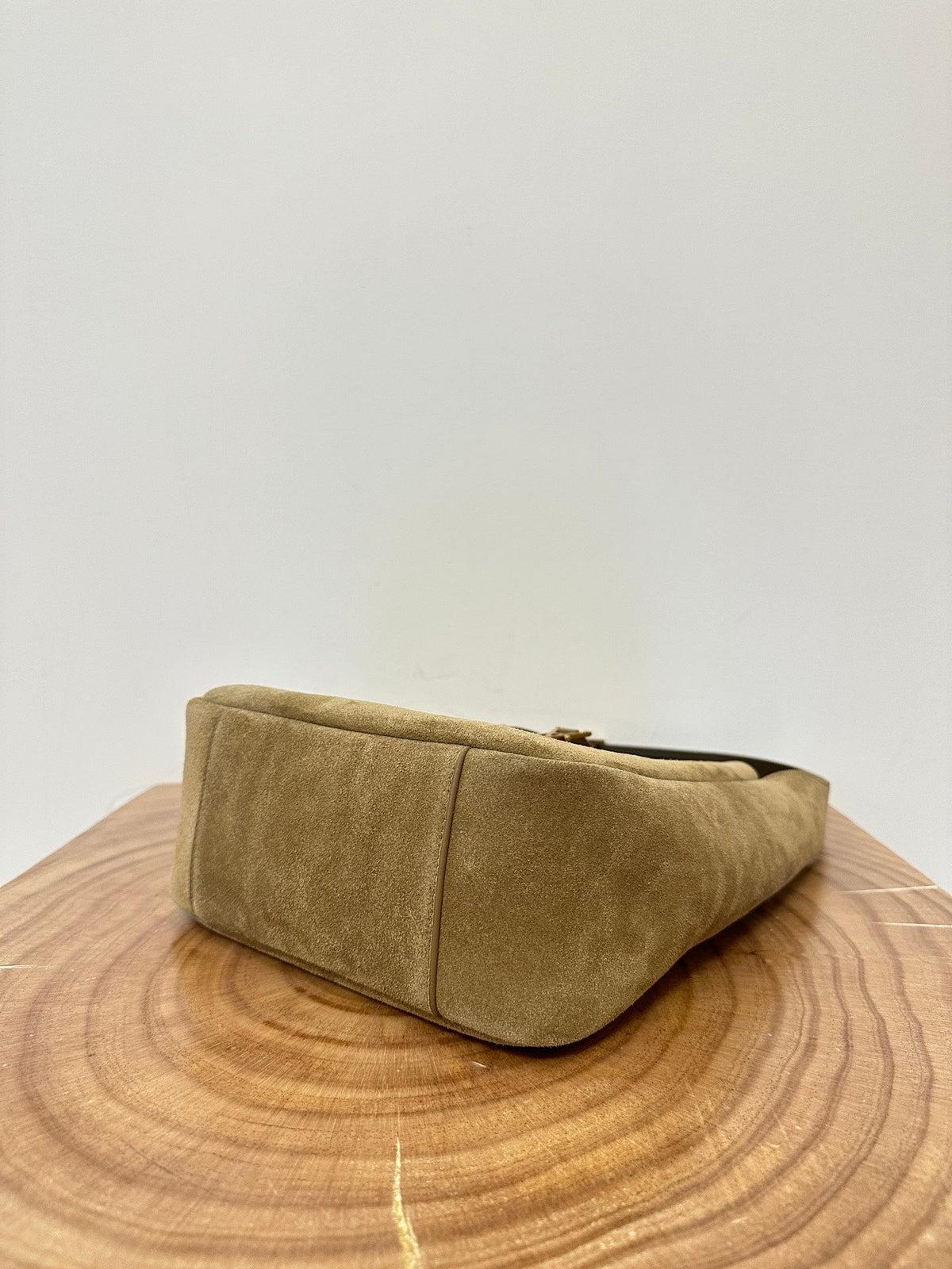 SAINT LAURENT LE 5 À 7 SUPPLE SMALL 22 IN PEANUT BROWN SUEDE