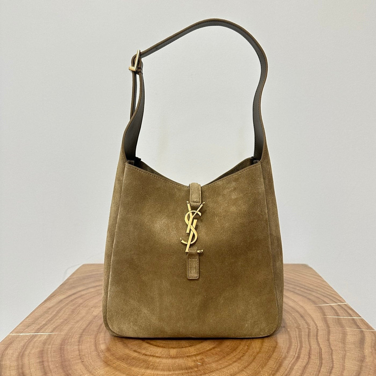SAINT LAURENT LE 5 À 7 SUPPLE SMALL 22 IN PEANUT BROWN SUEDE