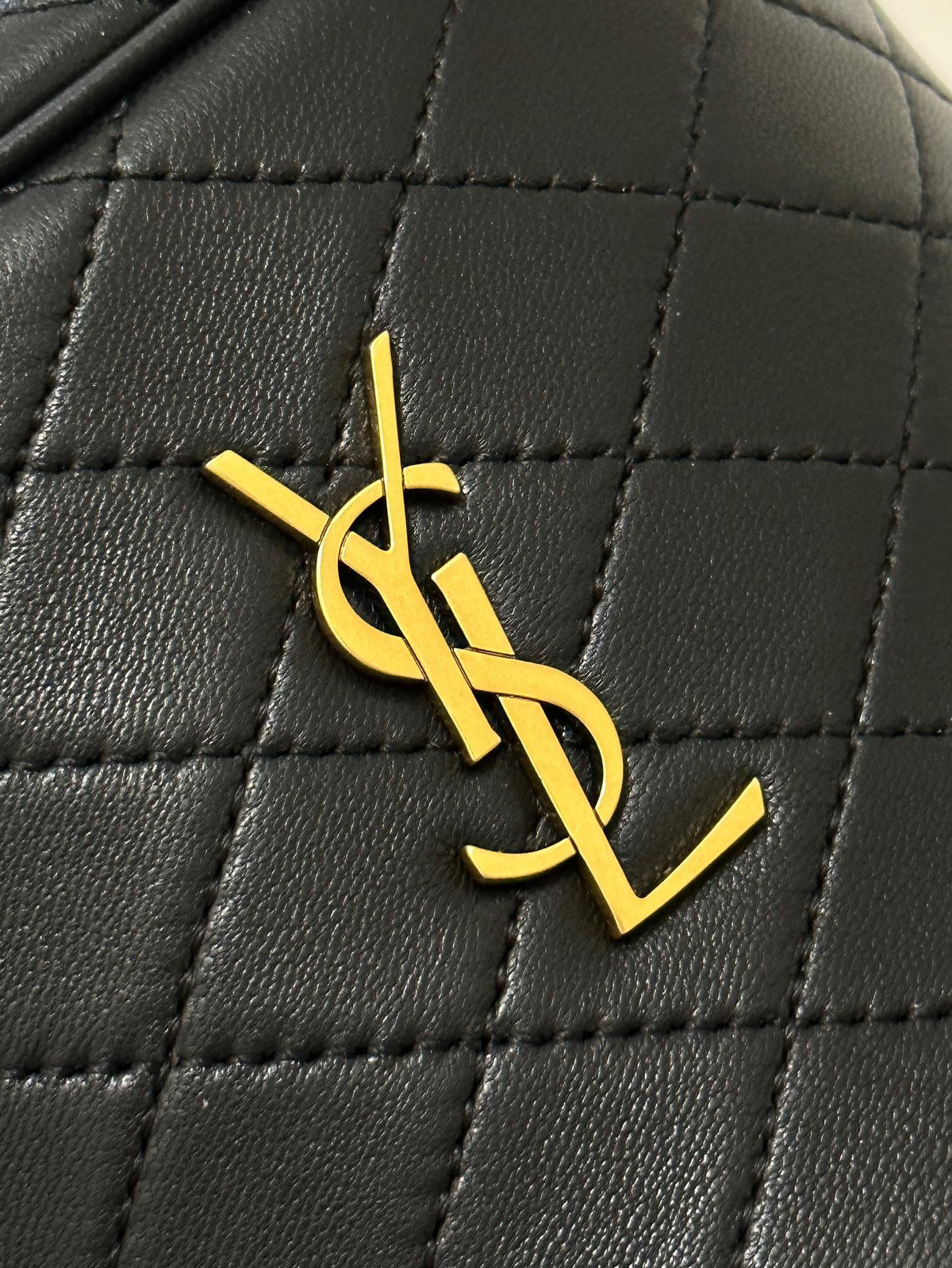 SAINT LAURENT 19 FLAP BUCKET BAG BLACK CALFSKIN