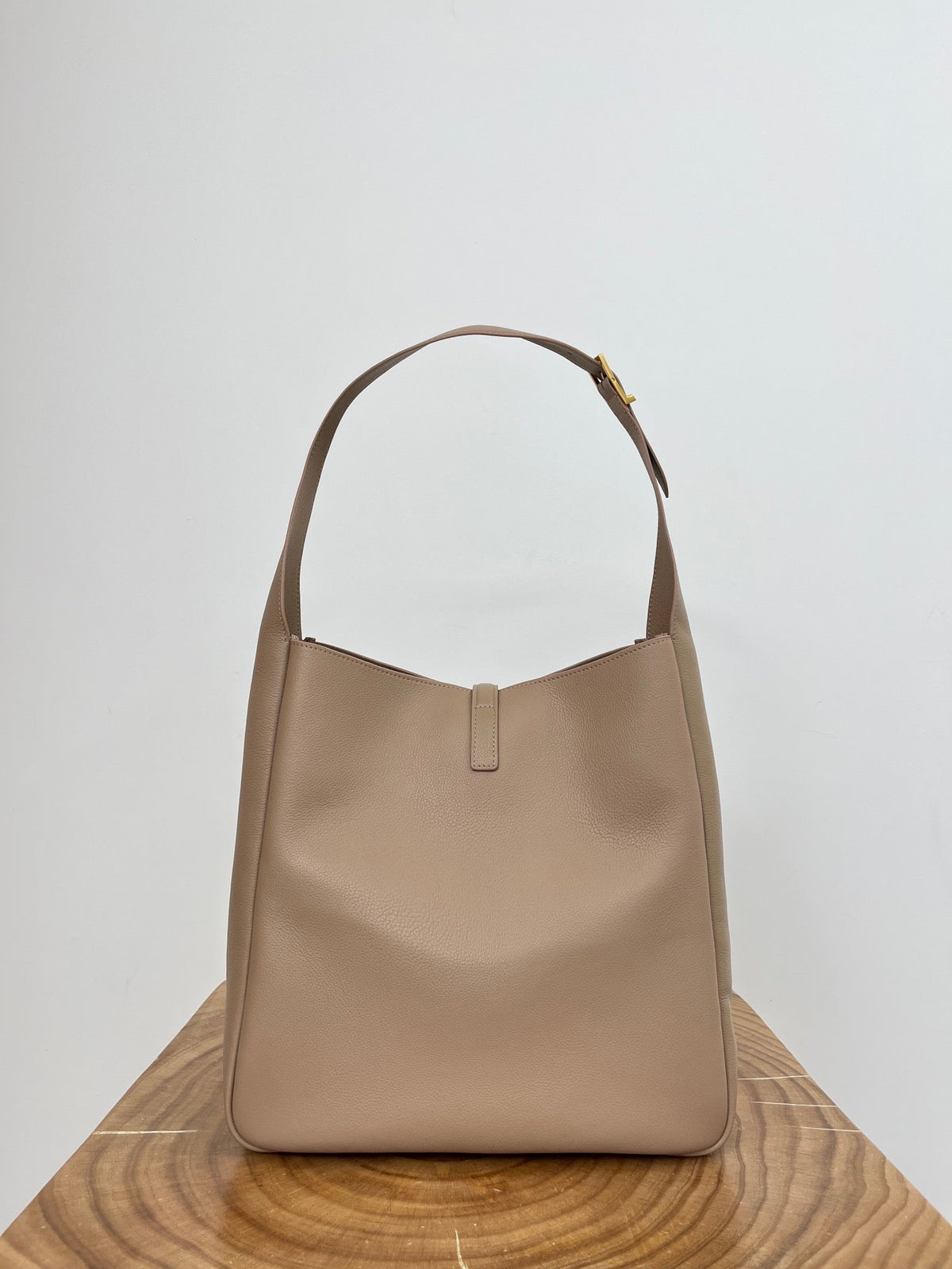 SAINT LAURENT LE 5 À 7 LARGE SUPPLE 31 IN LIGHT BROWN GRAINED CALFSKIN